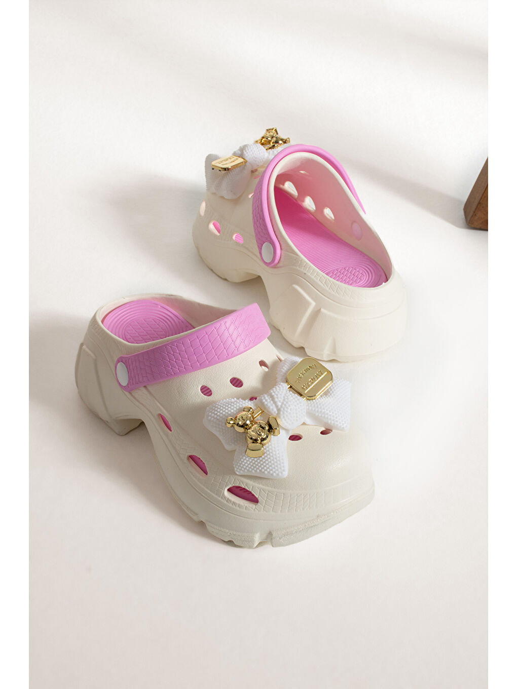 Pembe Kadın Toka Detaylı Ortopedik Sandalet Ve Terlik-1