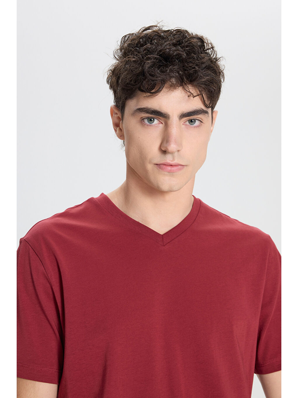 Erkek Bordo Slim Fit Dar Kesim V Yaka Pamuklu V Yaka Kısa Kollu Tişört-3