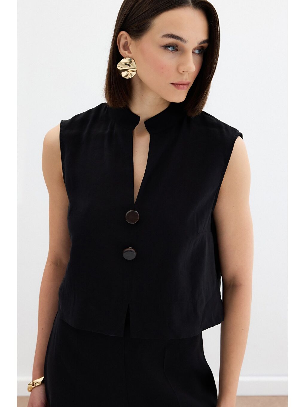 Süs Düğme Detaylı Bluz - Siyah-2