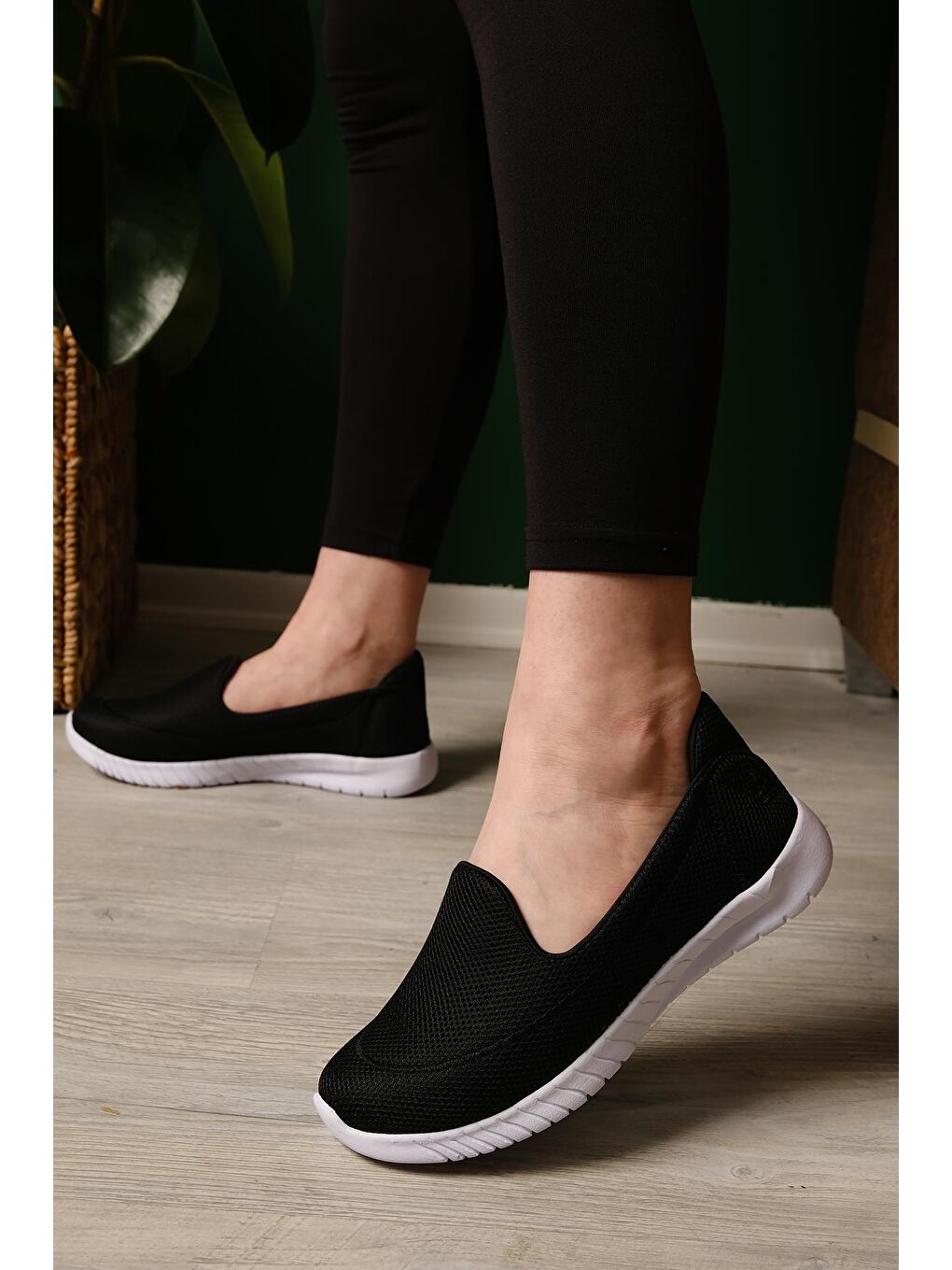 Siyah Parle Ortopedik Rahat Nefes Alabilen Kadın Sneaker