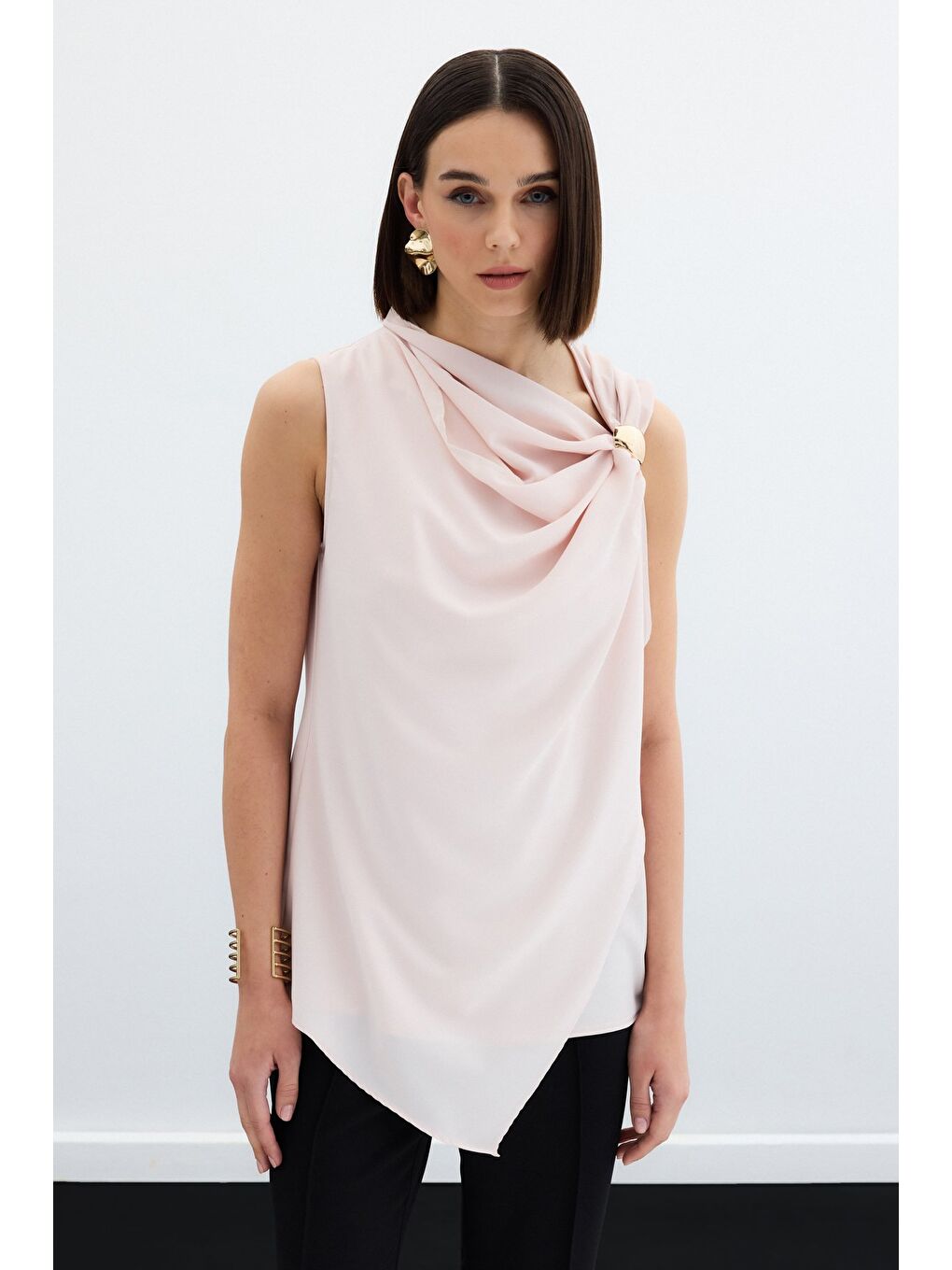 Pembe Tek Omuz Aksesuarlı Bluz - Pudra-1