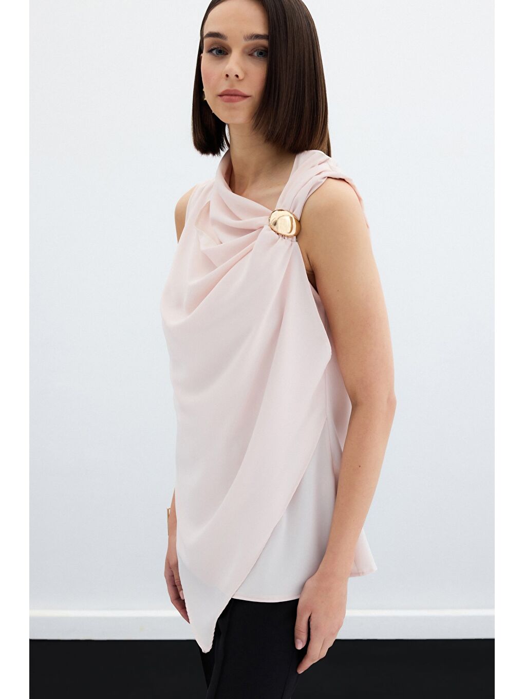 Pembe Tek Omuz Aksesuarlı Bluz - Pudra-2