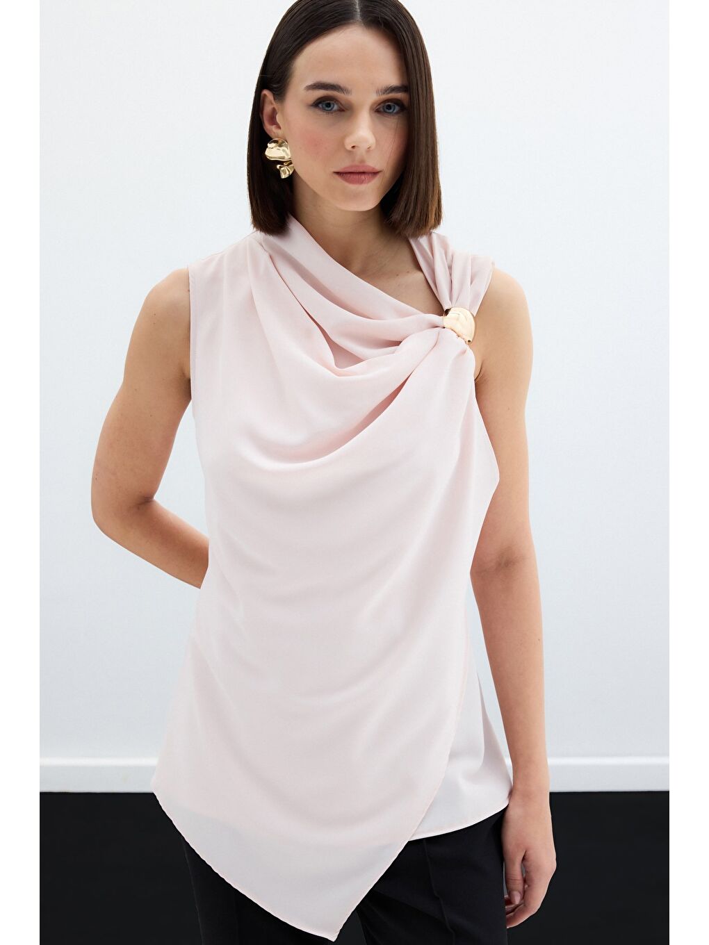 Pembe Tek Omuz Aksesuarlı Bluz - Pudra-3