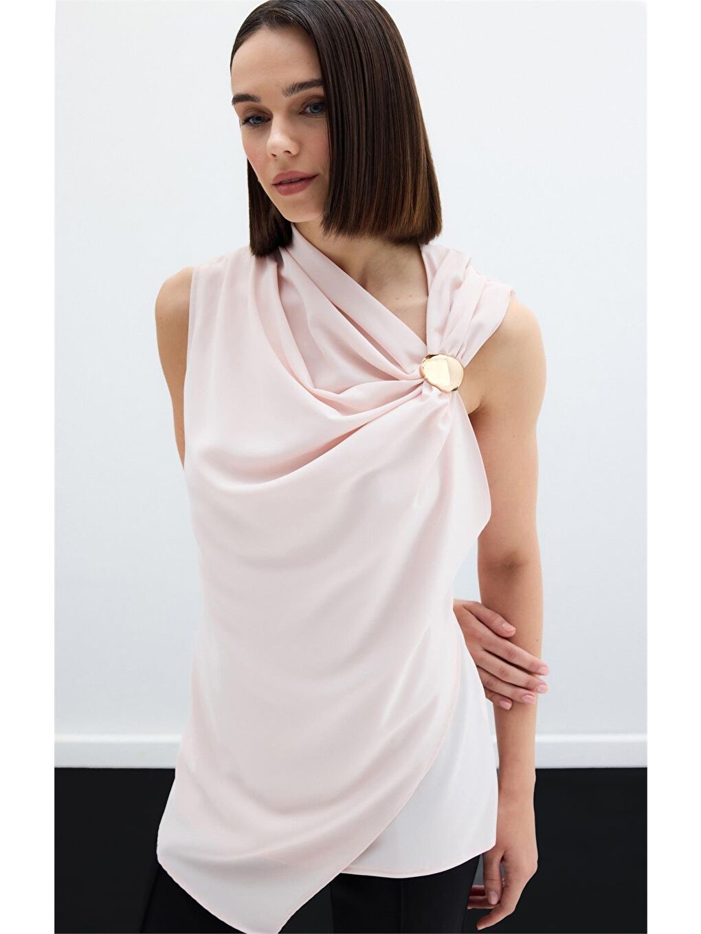 Pembe Tek Omuz Aksesuarlı Bluz - Pudra-4