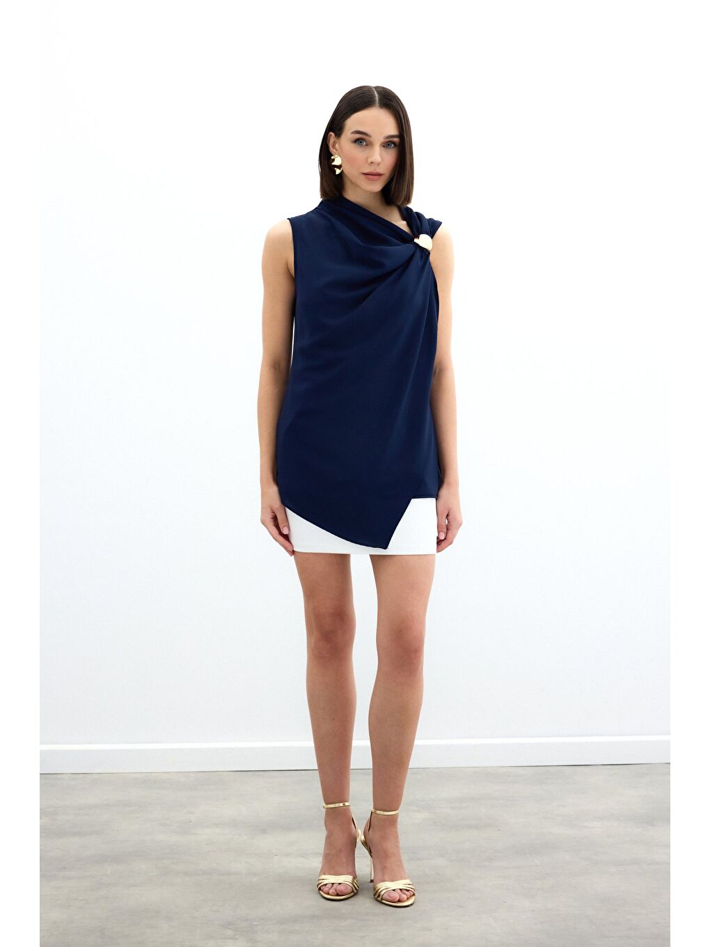 Tek Omuz Aksesuarlı Bluz - Lacivert-1