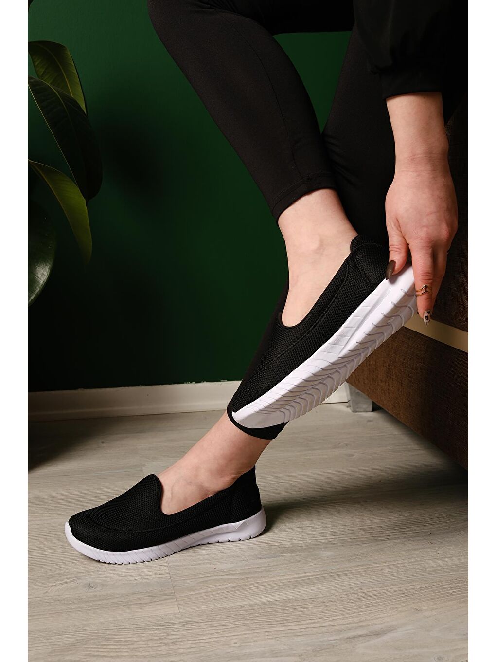 Siyah Parle Ortopedik Rahat Nefes Alabilen Kadın Sneaker-1