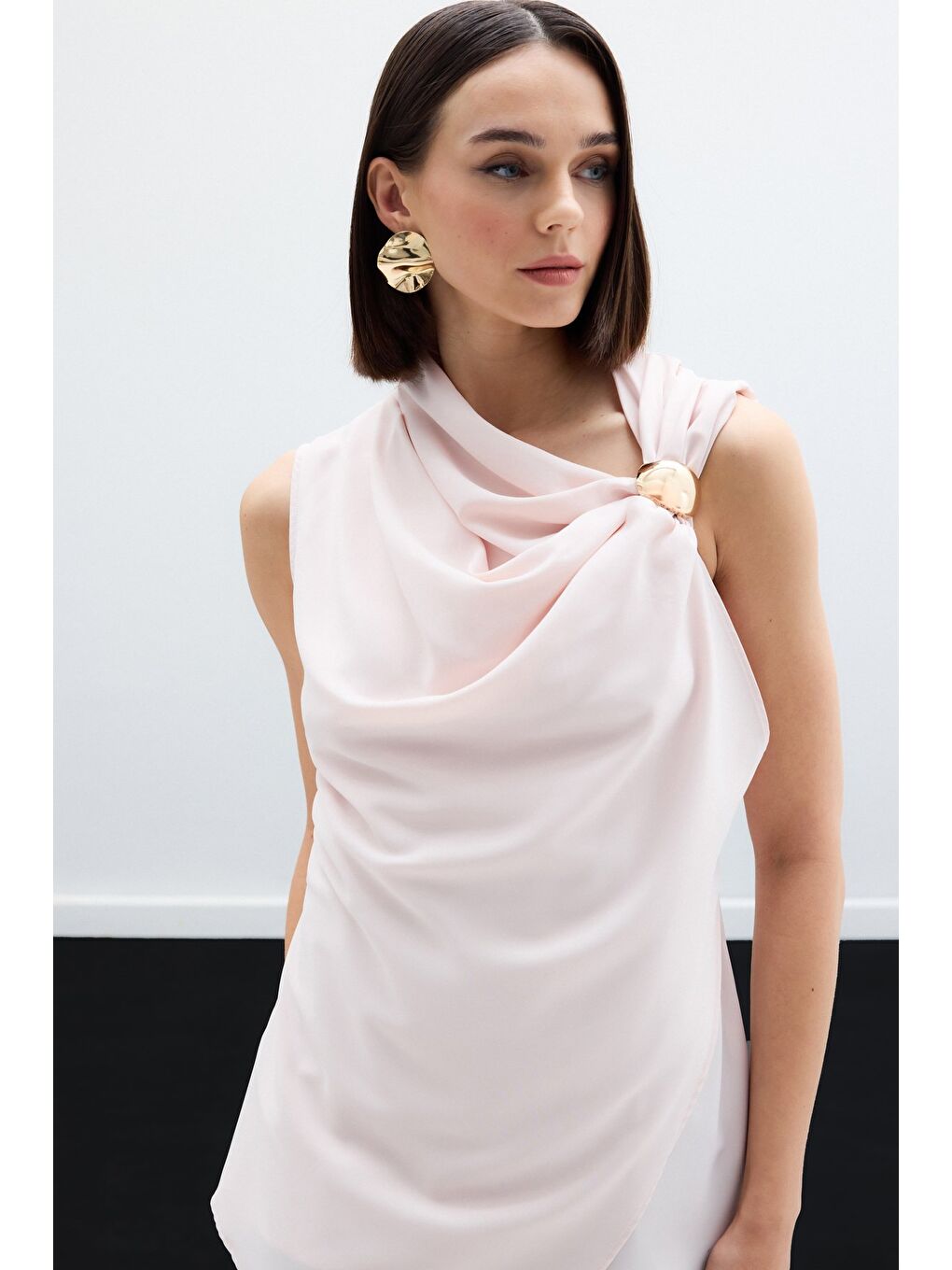 Pembe Tek Omuz Aksesuarlı Bluz - Pudra-6