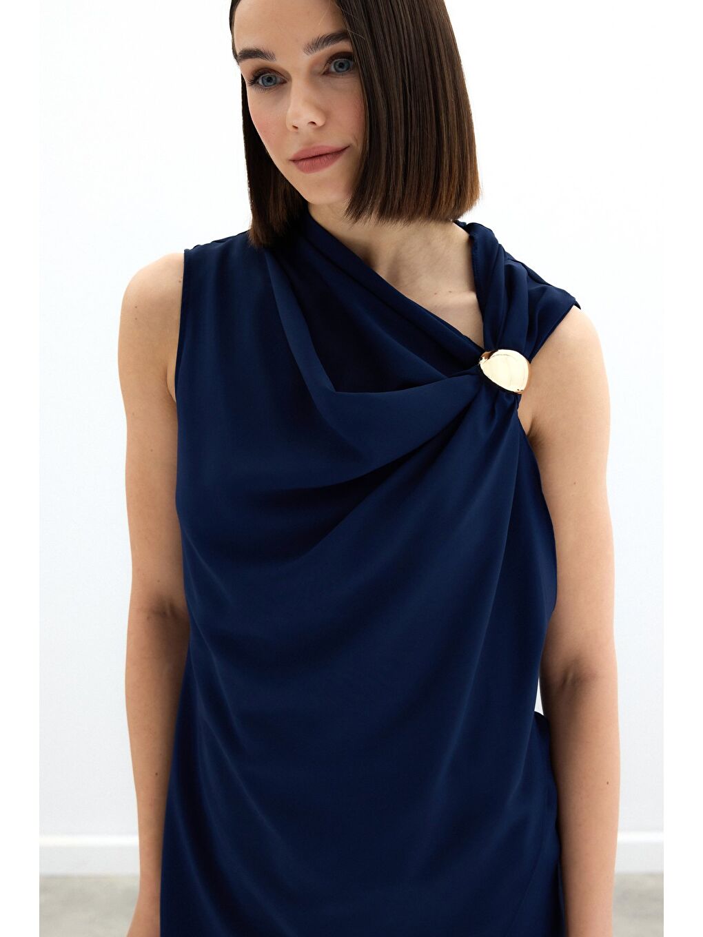 Tek Omuz Aksesuarlı Bluz - Lacivert-4