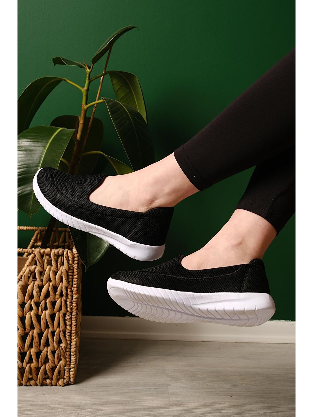 Siyah Parle Ortopedik Rahat Nefes Alabilen Kadın Sneaker-2