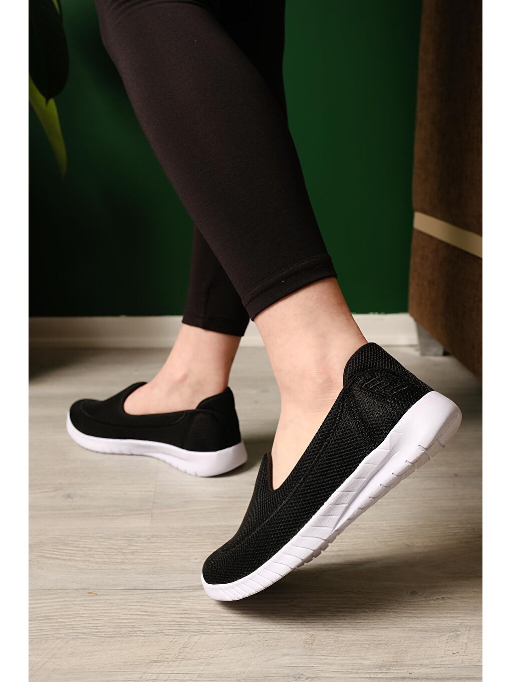 Siyah Parle Ortopedik Rahat Nefes Alabilen Kadın Sneaker-3