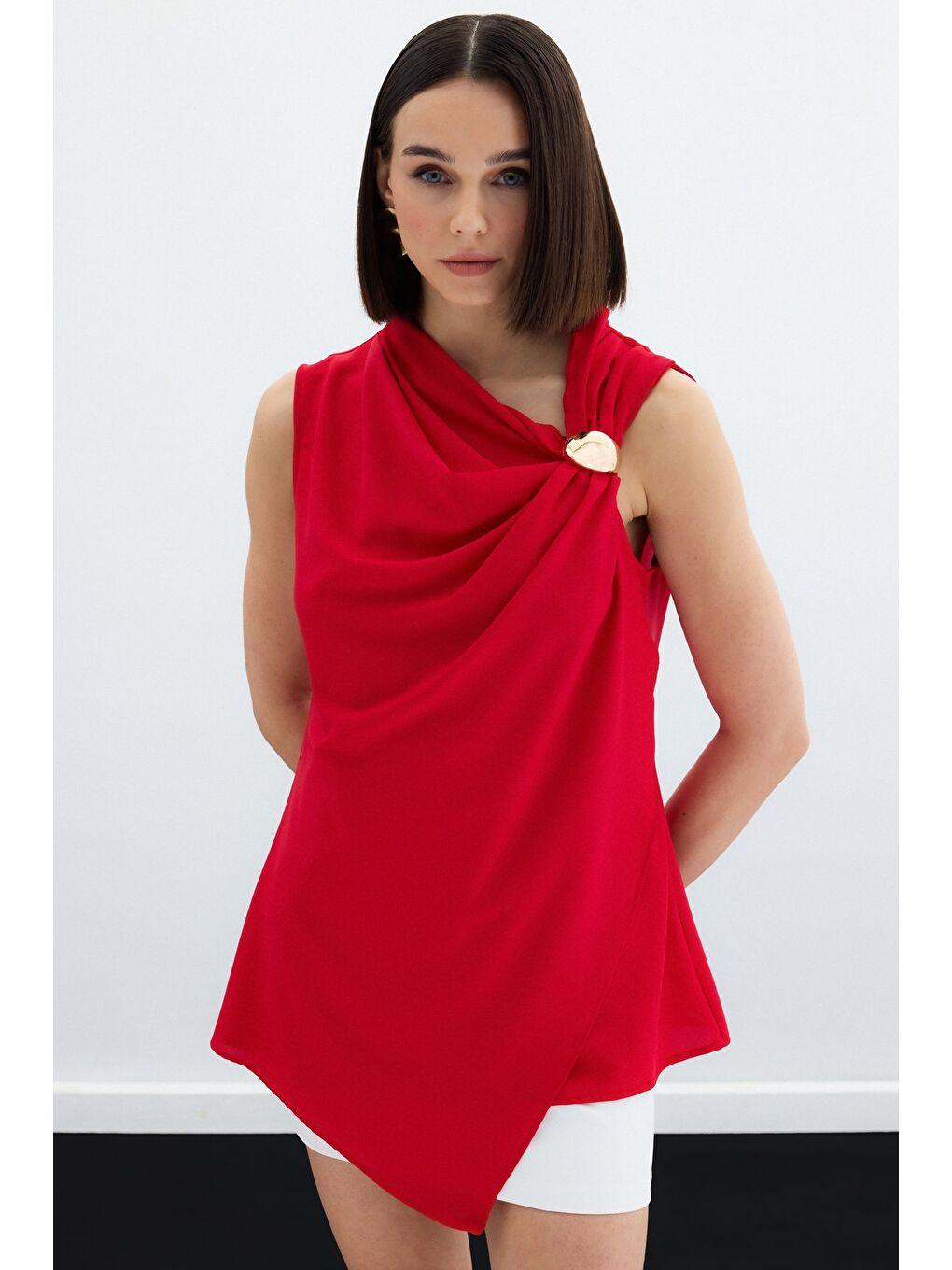 Tek Omuz Aksesuarlı Bluz - Kırmızı