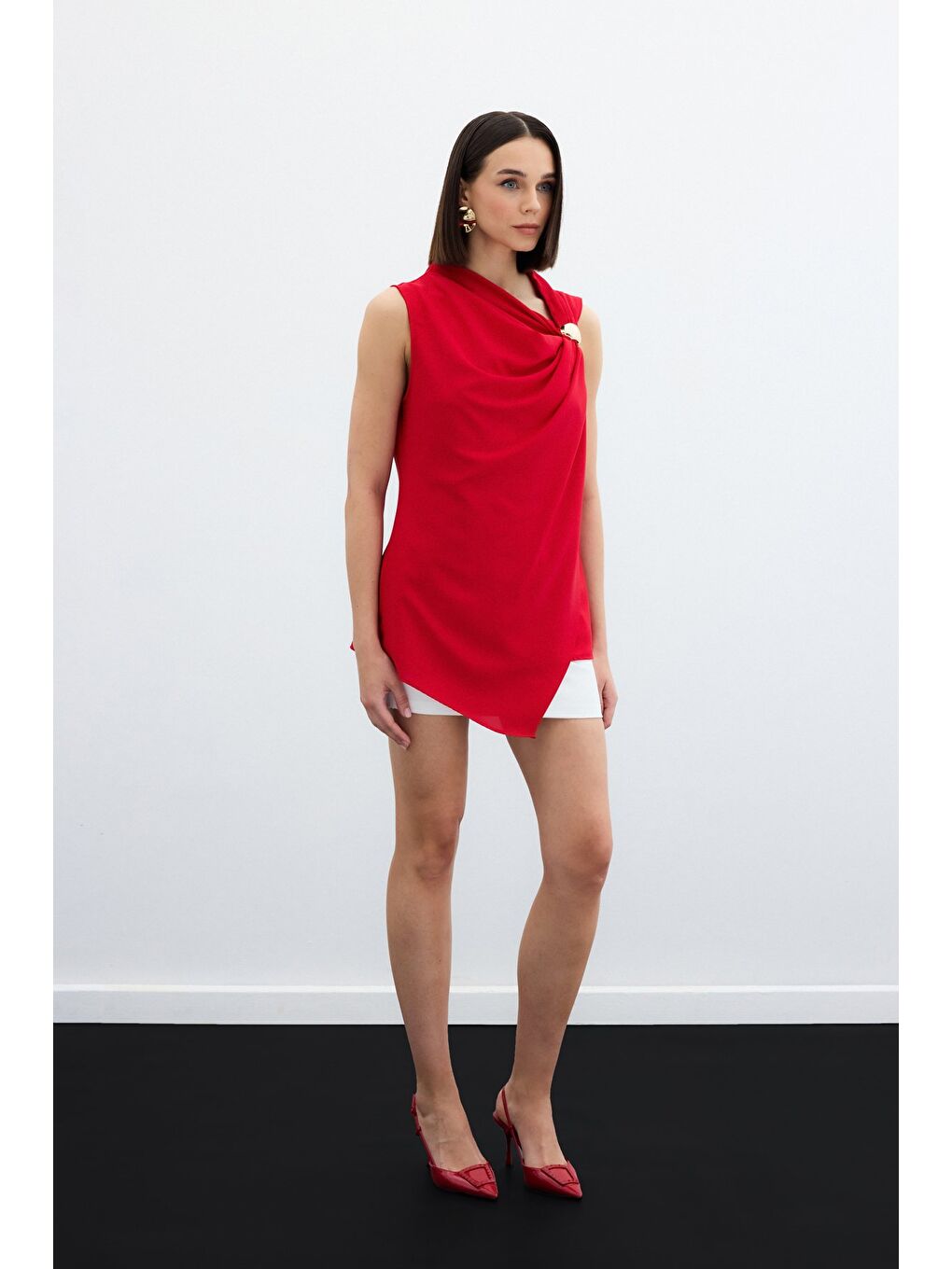 Tek Omuz Aksesuarlı Bluz - Kırmızı-1