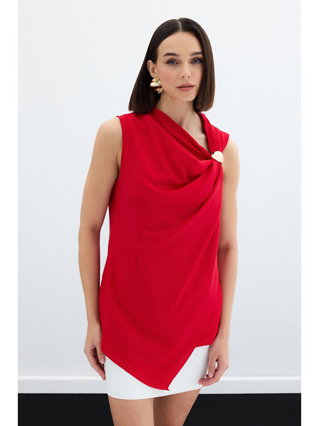 Tek Omuz Aksesuarlı Bluz - Kırmızı-2