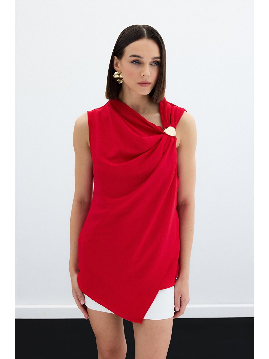 Tek Omuz Aksesuarlı Bluz - Kırmızı-3