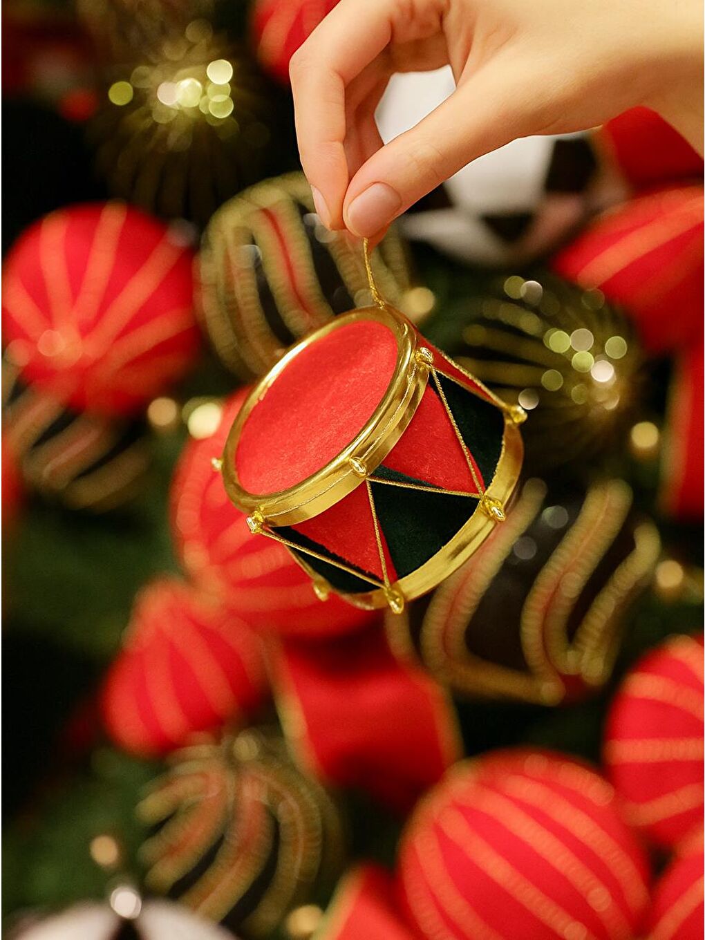 Yılbaşı Ağaç Süsü Kadife Mini Davul Figürlü Dekoratif Asılabilir Süs Kırmızı Yeşil 7 cm