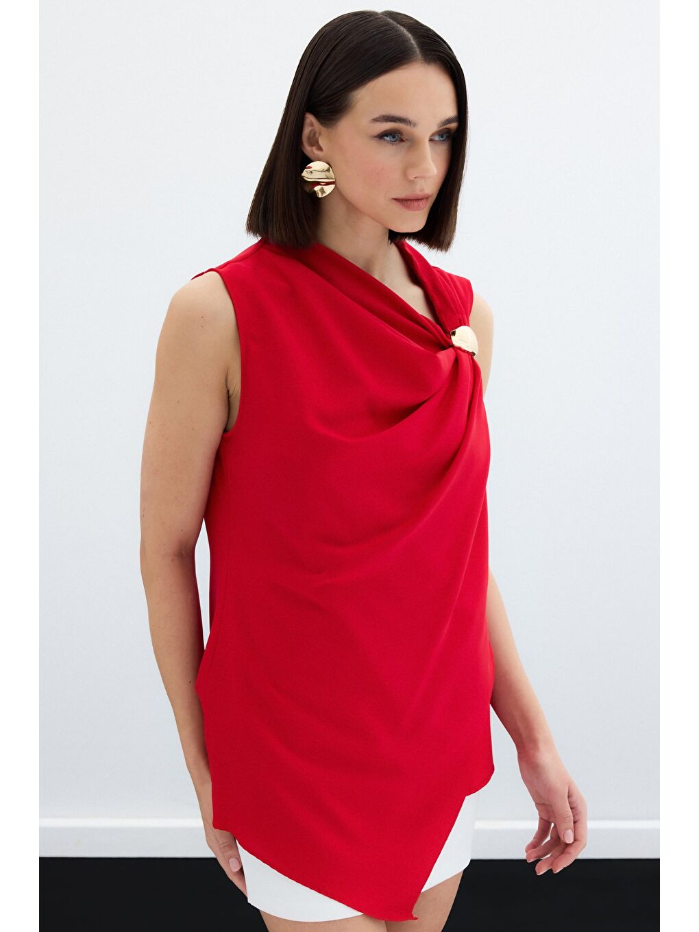 Tek Omuz Aksesuarlı Bluz - Kırmızı-4