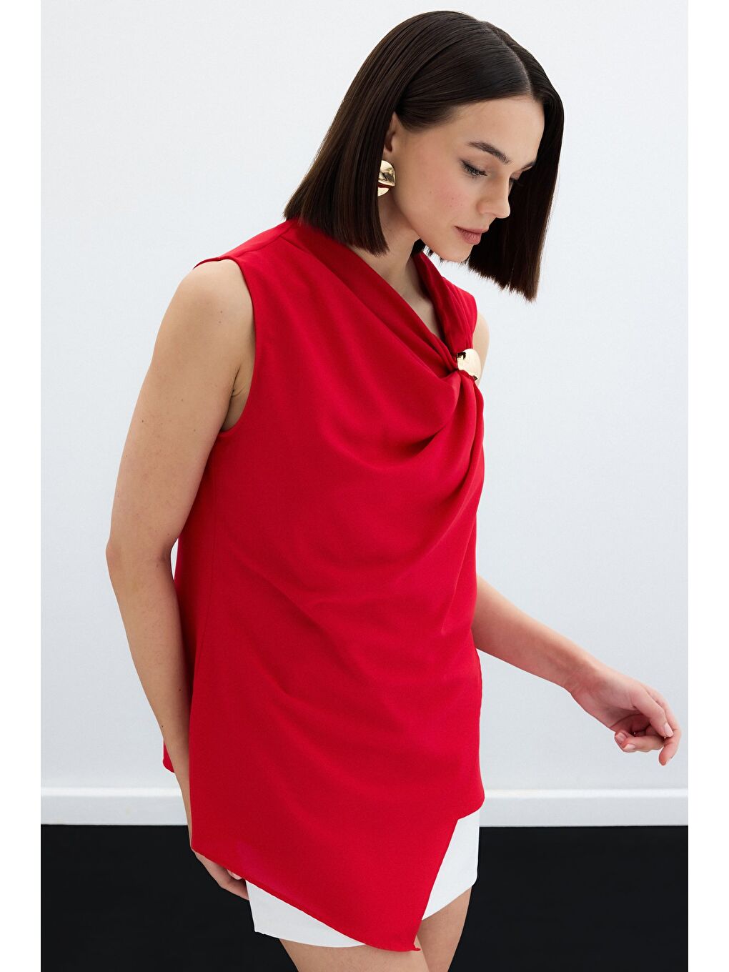 Tek Omuz Aksesuarlı Bluz - Kırmızı-6