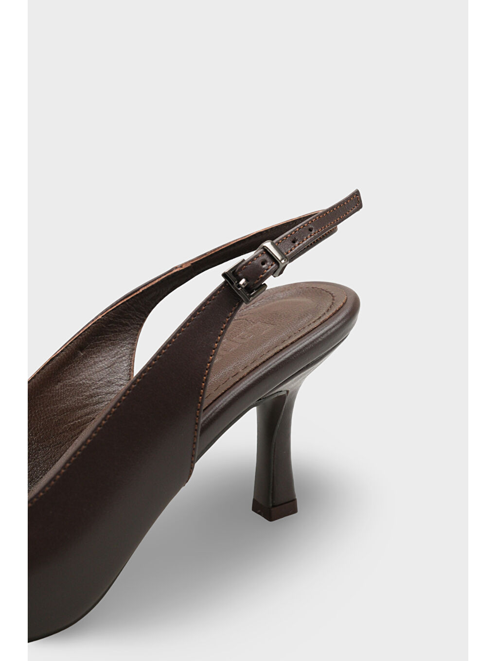 Kahverengi Steffi Hakiki Deri Sivri Burunlu Orta Topuklu Yandan Tokalı Arkası Açık Kadın Ayakkabı-2