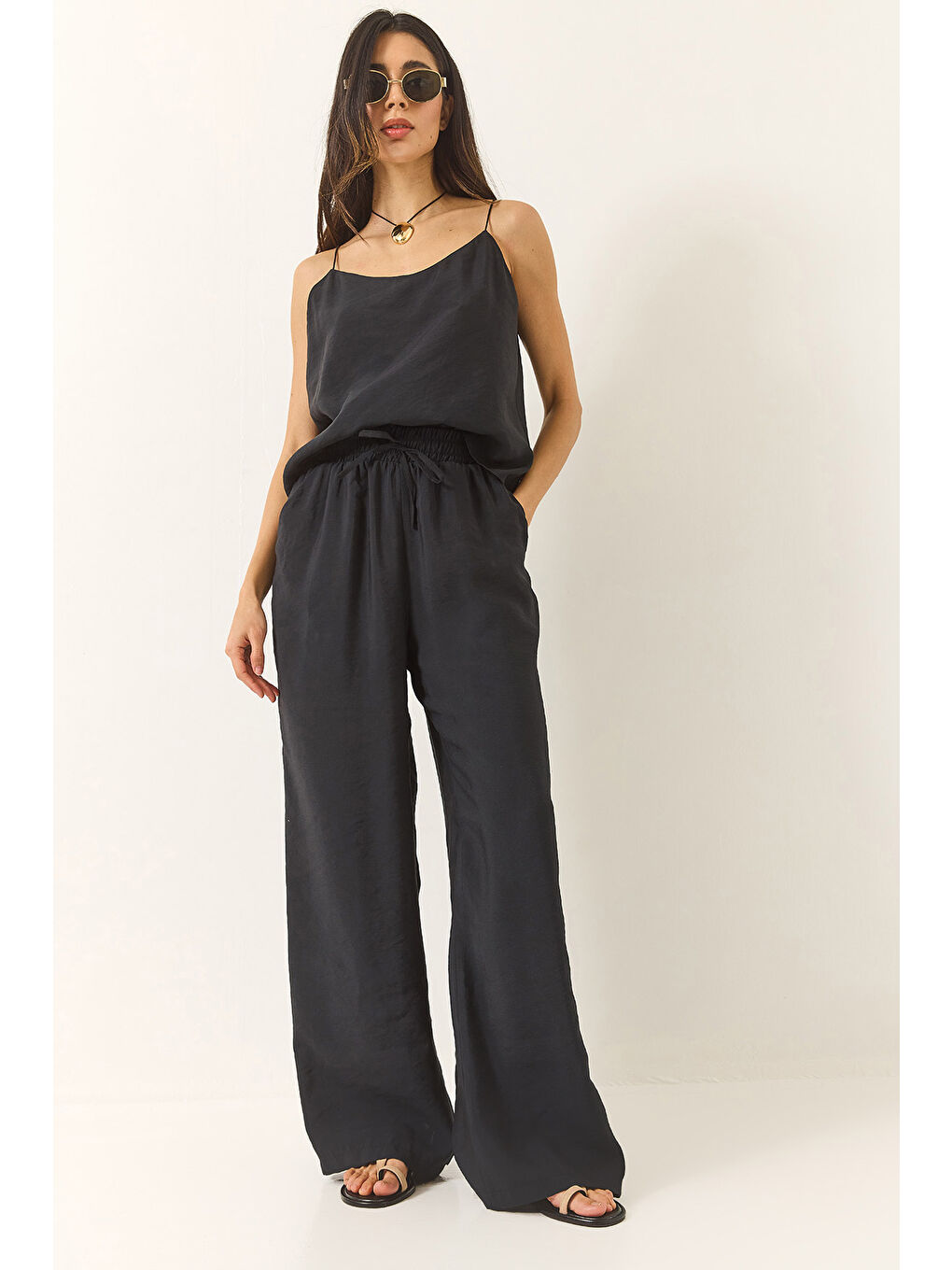 Siyah Kadın Askılı Dokuma Modal Bluz Pantolon Alt-Üst Takım