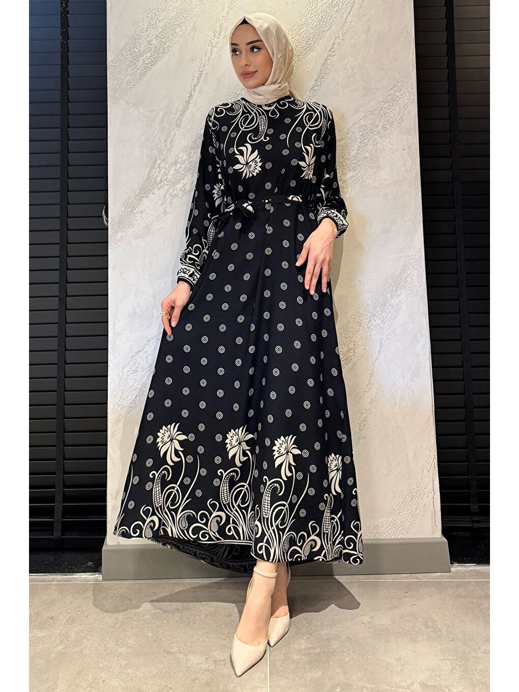 Siyah Kadın Desenli Bel Kuşaklı Büyük Beden Tesettür Viskon Elbise-2