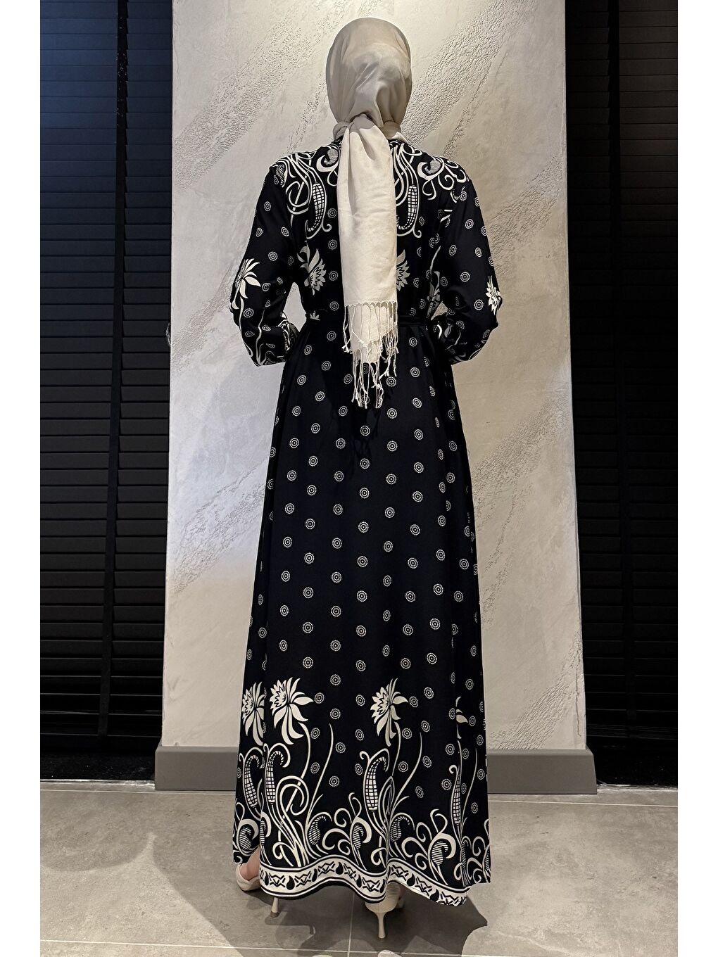Siyah Kadın Desenli Bel Kuşaklı Büyük Beden Tesettür Viskon Elbise-6