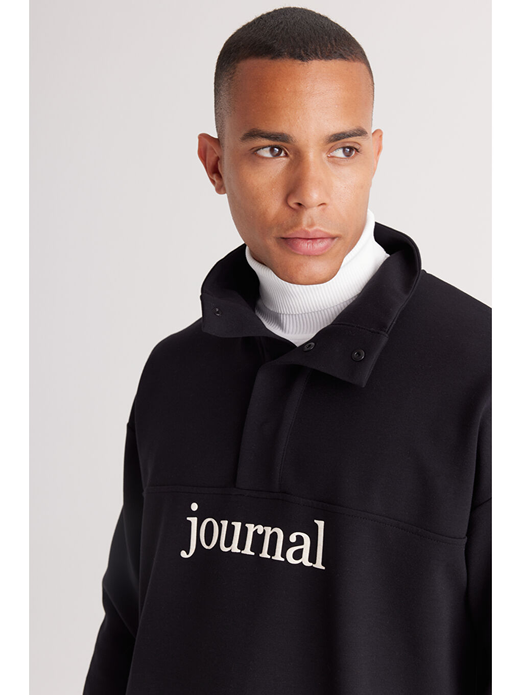 Erkek Siyah Loose Fit Bato Yaka Baskılı Sweatshirt-2