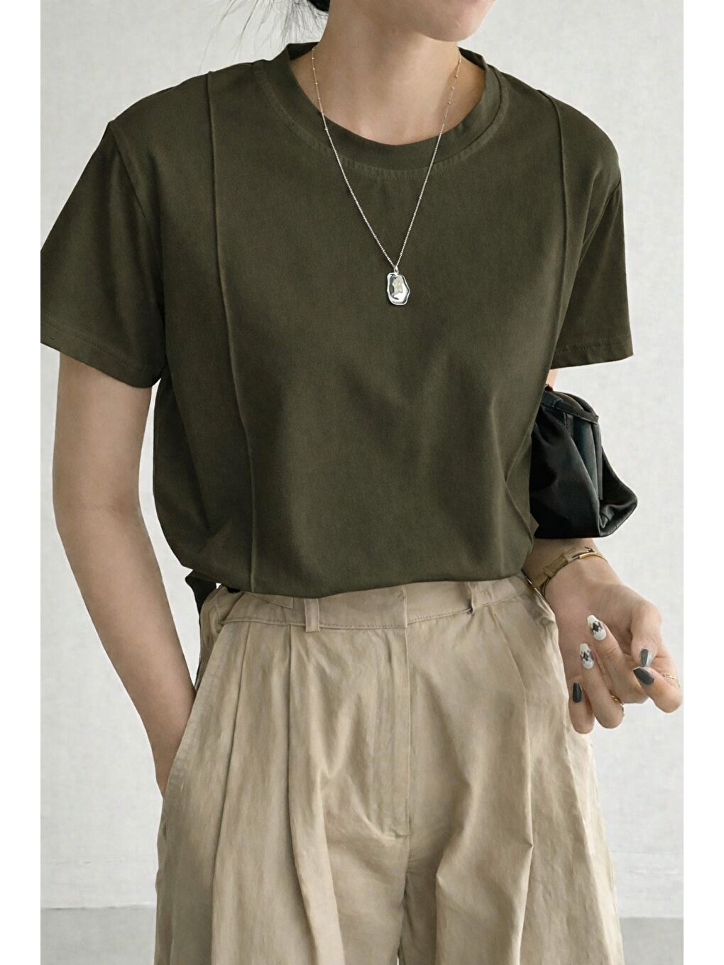 Haki Kadın Kısa Kollu Çizgi Detaylı Basic Tişört Süprem Kumaş Yazlık Rahat T-Shirt-1