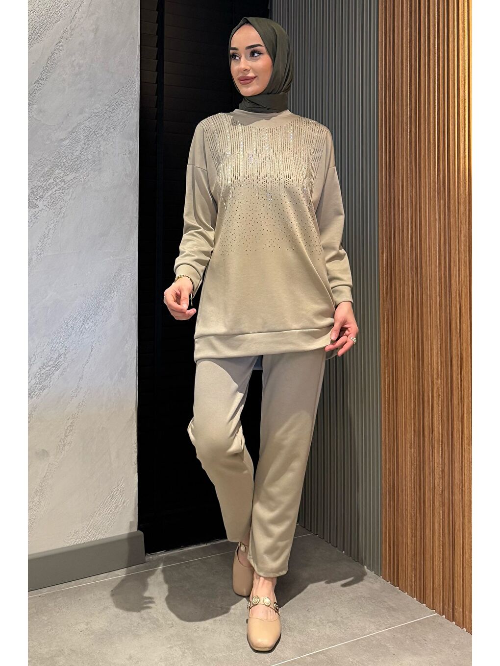 Bej Büyük Beden Taşlı Tesettür Tunik Pantolon İkili Takım