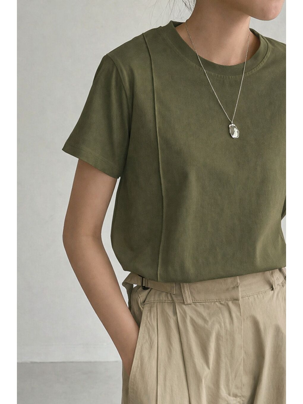 Haki Kadın Kısa Kollu Çizgi Detaylı Basic Tişört Süprem Kumaş Yazlık Rahat T-Shirt-2