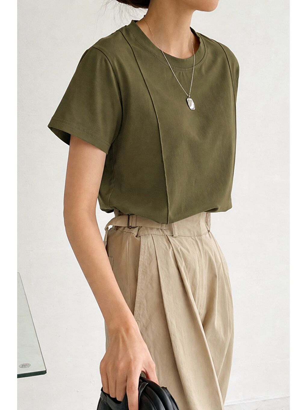 Haki Kadın Kısa Kollu Çizgi Detaylı Basic Tişört Süprem Kumaş Yazlık Rahat T-Shirt-3