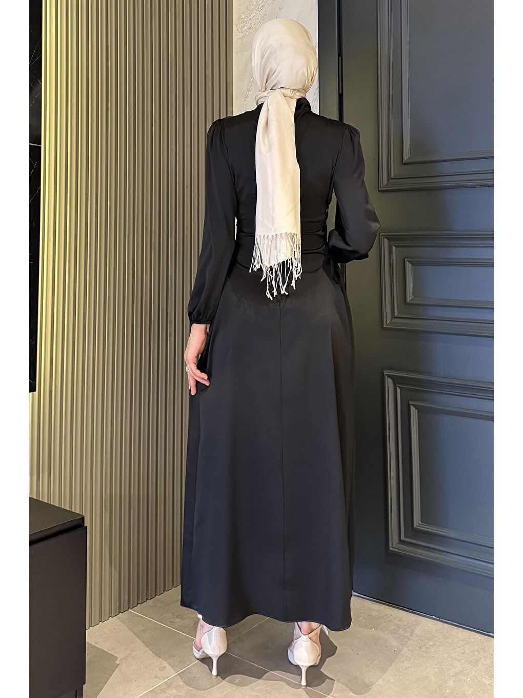 Siyah Kadın Bel Bağlama Detaylı Saten Tesettür Abiye-4