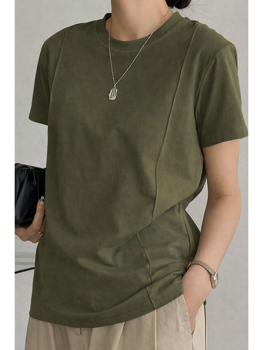 Haki Kadın Kısa Kollu Çizgi Detaylı Basic Tişört Süprem Kumaş Yazlık Rahat T-Shirt-4