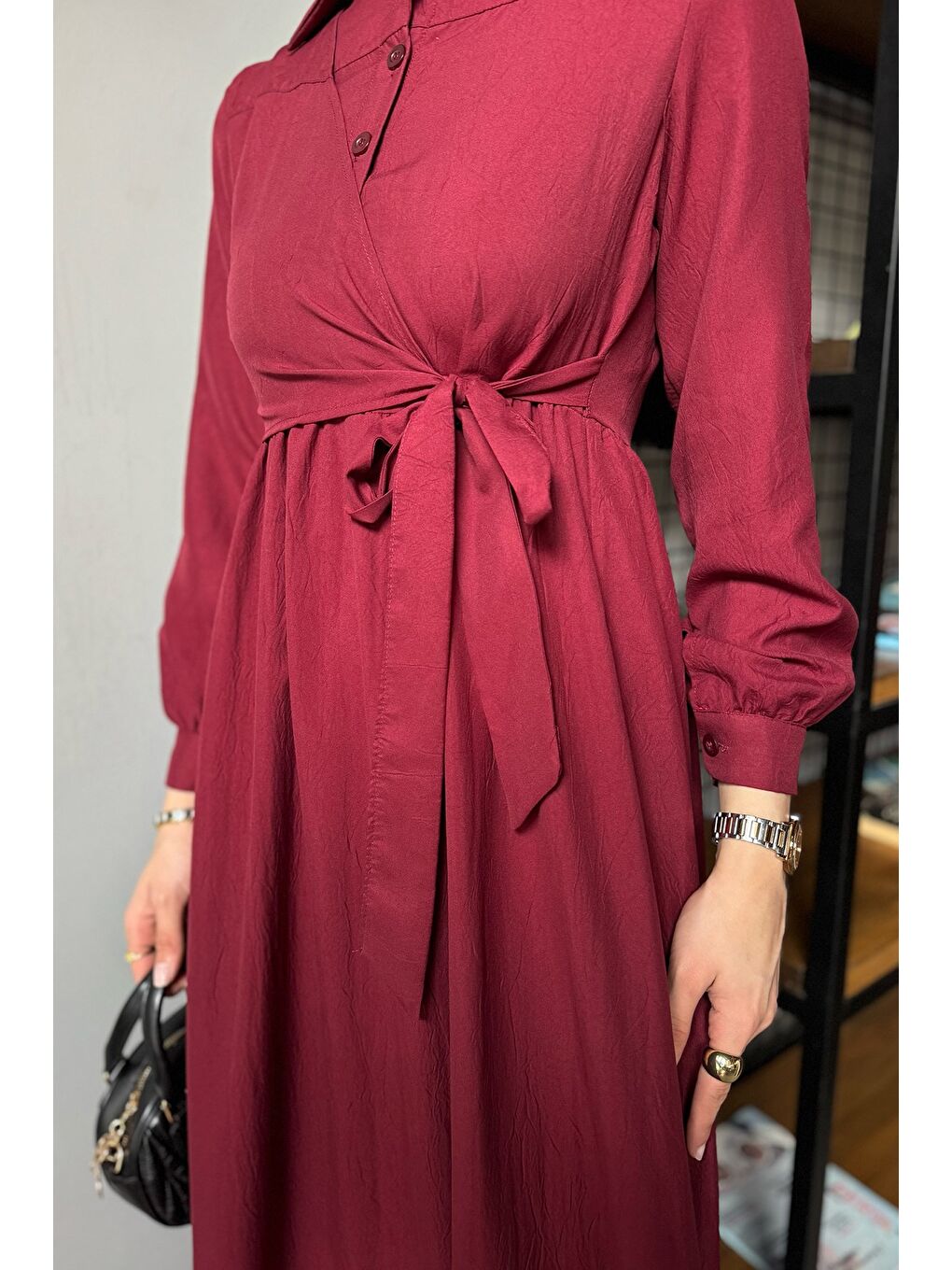 Bordo Yarım Düğmeli Yan Bağlamalı Tesettür Elbise-4