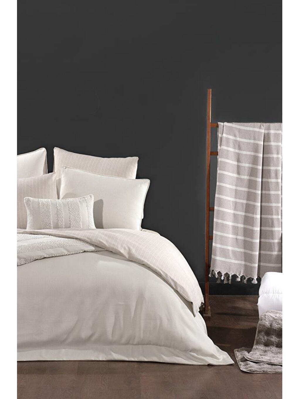 Lipa Lüks Comforter 13 Parça Çeyiz Seti Ekru