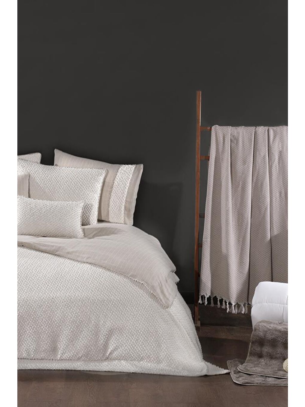 Clara Lüks Comforter 13 Parça Çeyiz Seti Ekru