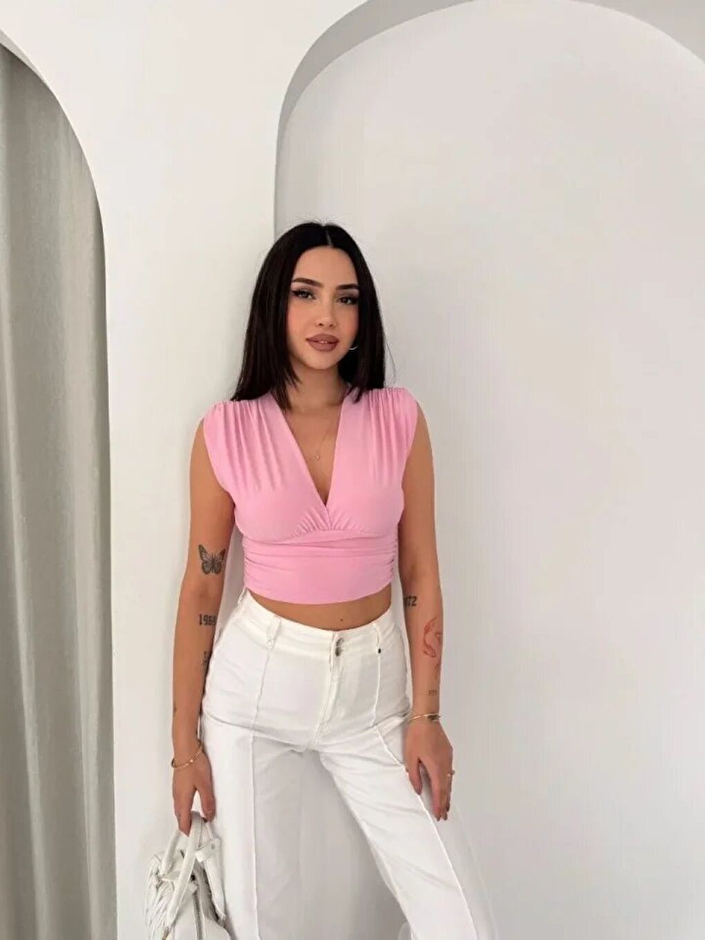 Vatkalı Kolsuz V Yaka Drapeli Crop Bluz Elastanlı Fit - Pembe-1