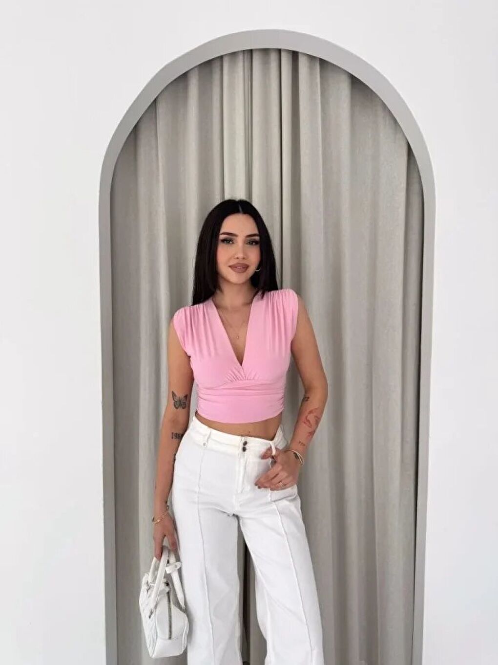 Vatkalı Kolsuz V Yaka Drapeli Crop Bluz Elastanlı Fit - Pembe-3