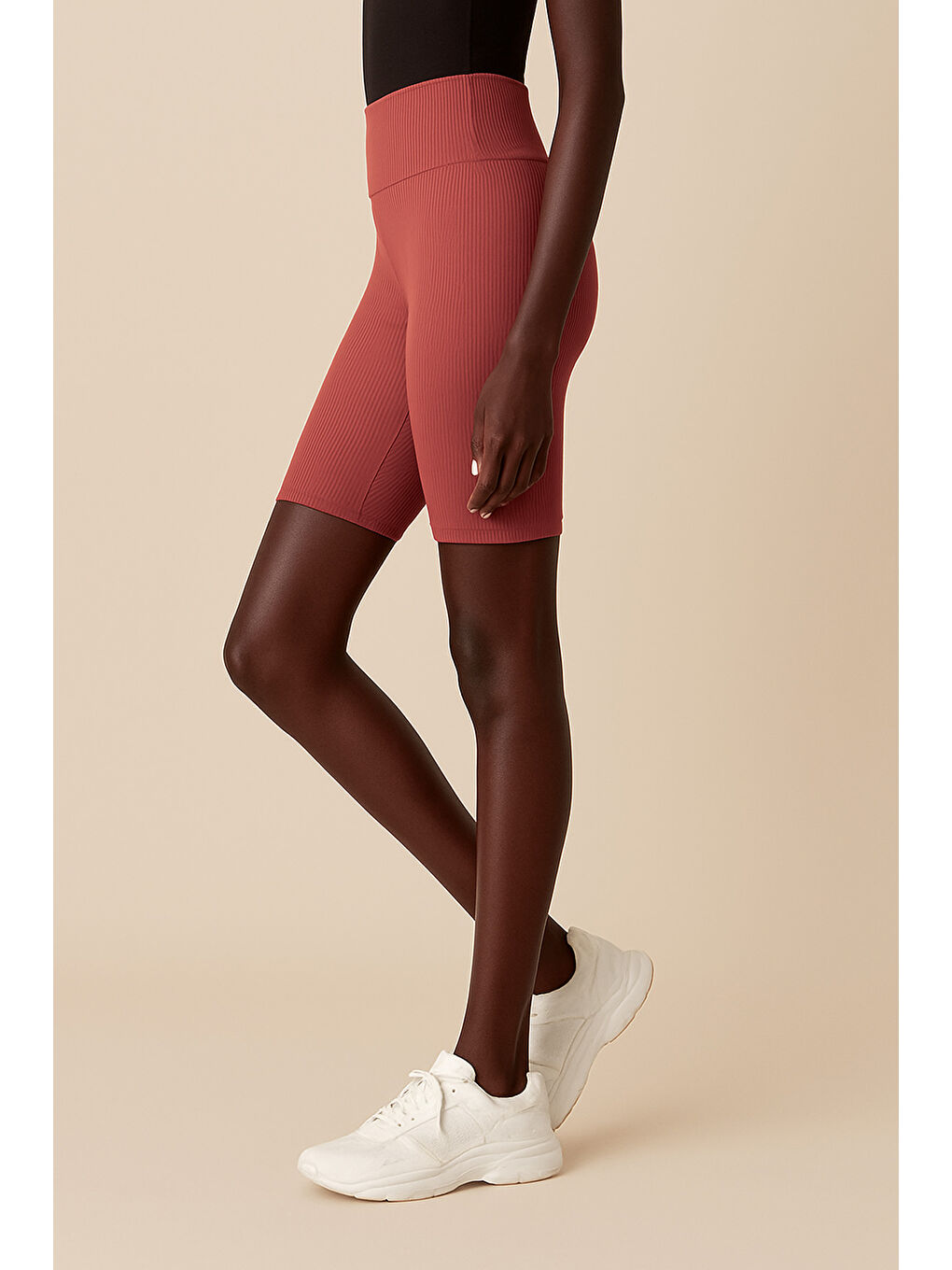 Kahverengi Kadın Yüksek Bel Toparlayıcı Ripli Fitilli Kısa Spor Tayt-1