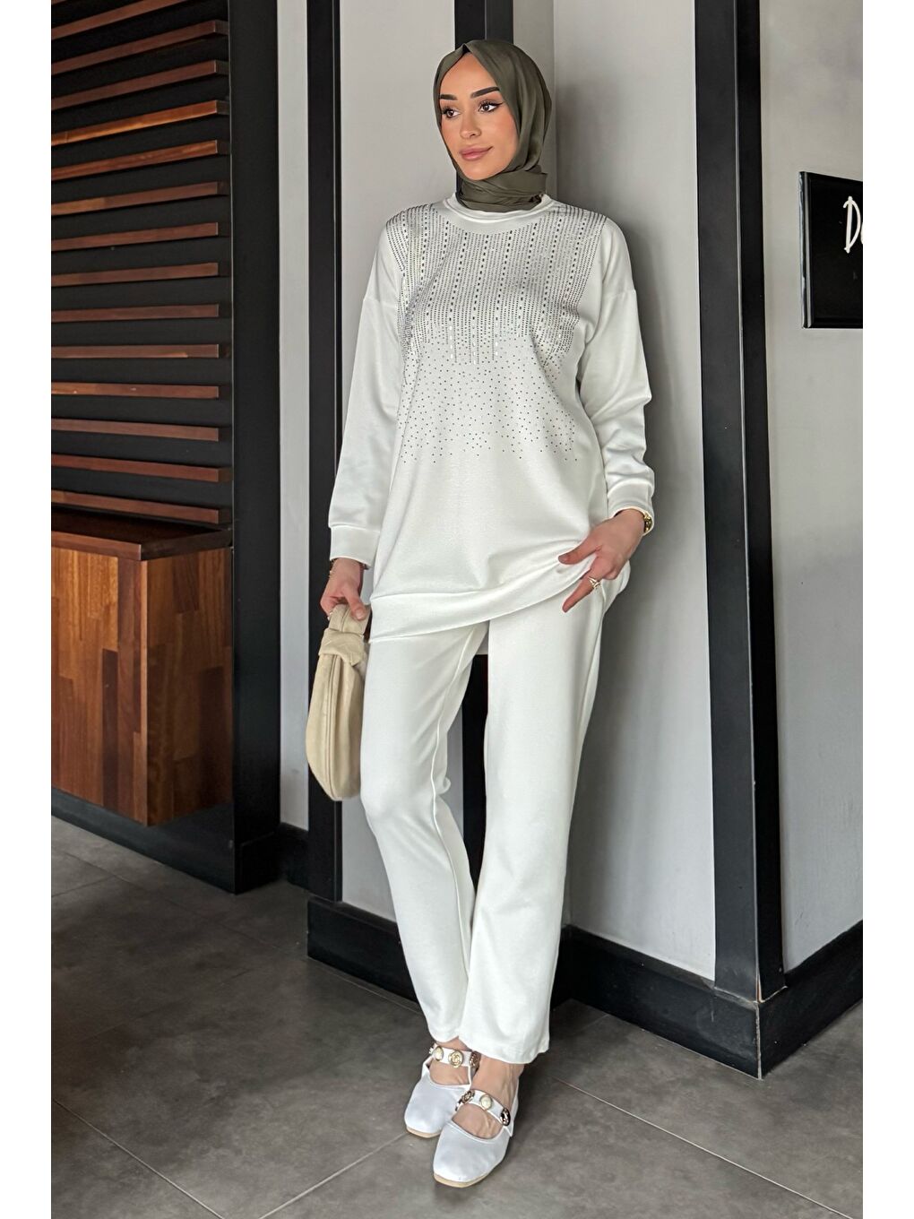 Beyaz Büyük Beden Taşlı Tesettür Tunik Pantolon İkili Takım-1