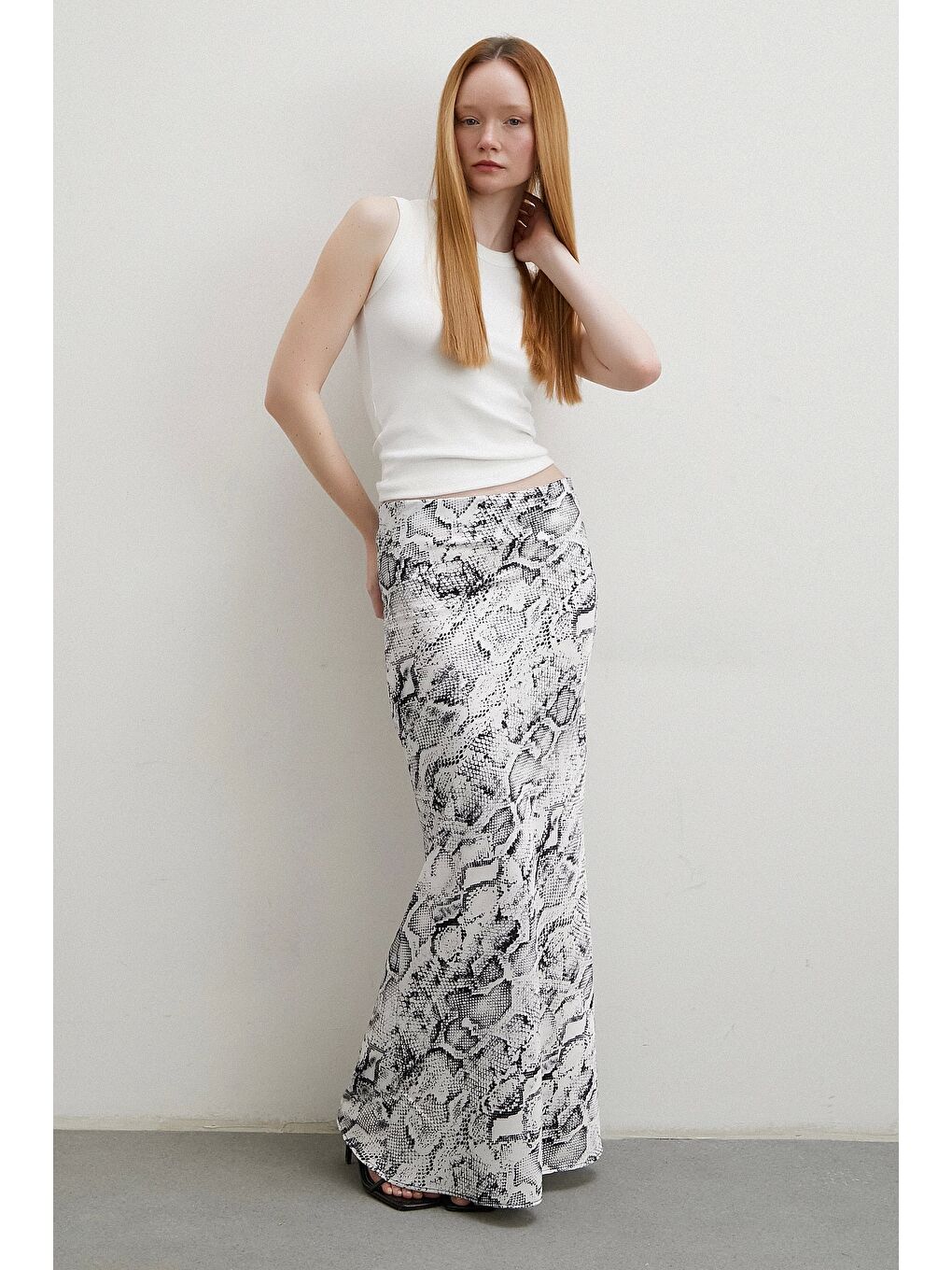 Desenli Maxi Verev Etek Beyaz-3