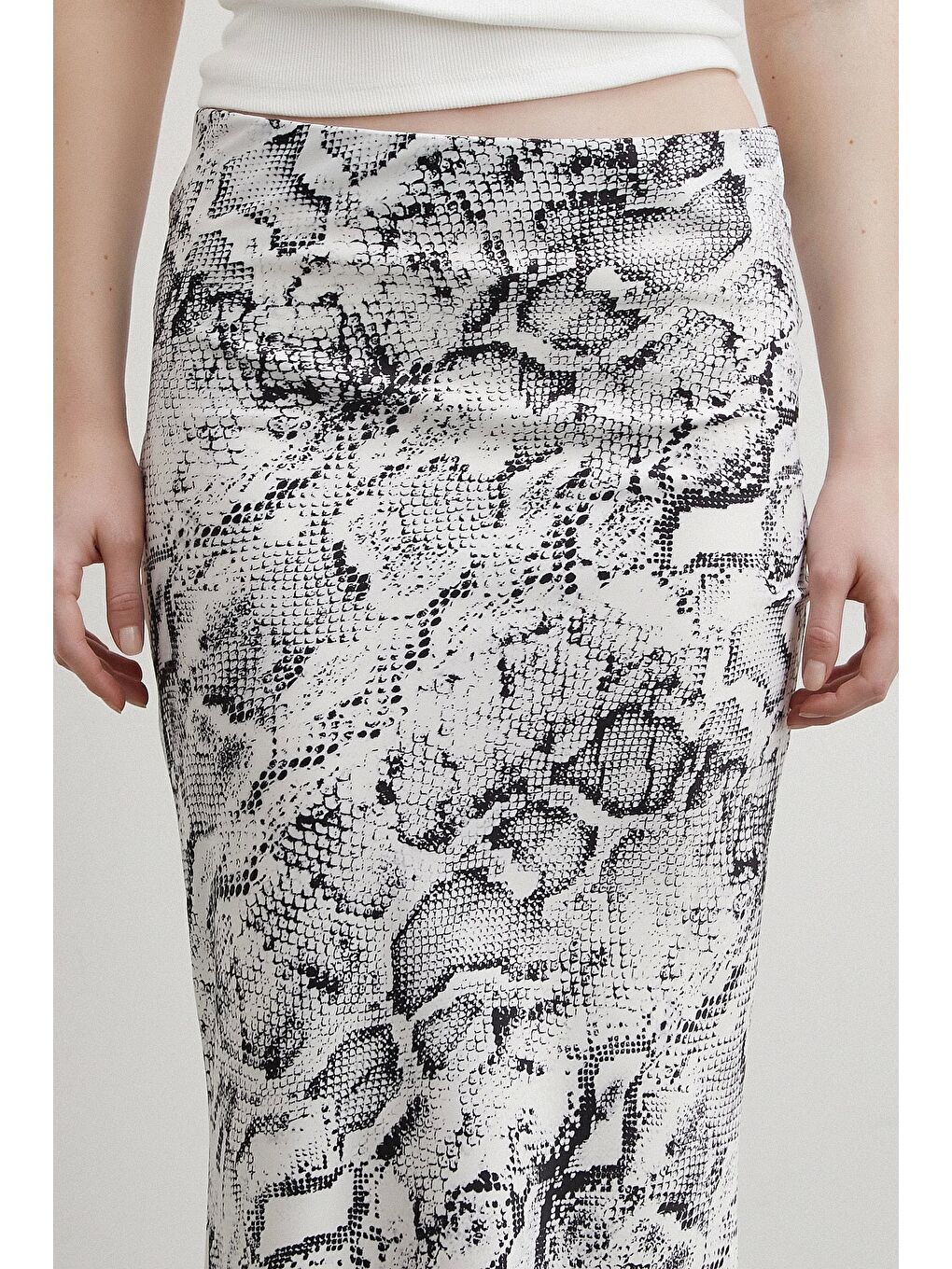 Desenli Maxi Verev Etek Beyaz-4