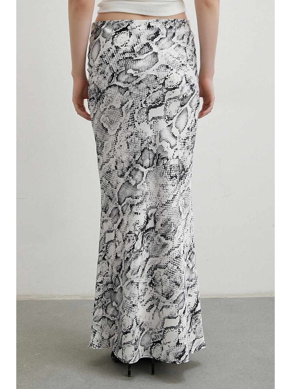Desenli Maxi Verev Etek Beyaz-5