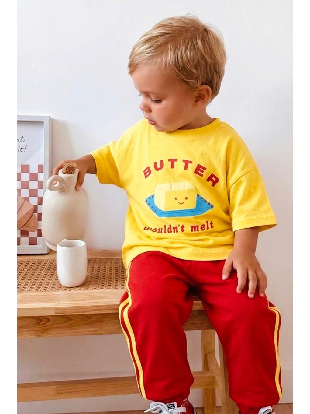 Erkek Çocuk Pamuklu Sarı Tereyağı Baskılı T-Shirt Ve Kırmızı Eşofman Alt Üst Takım