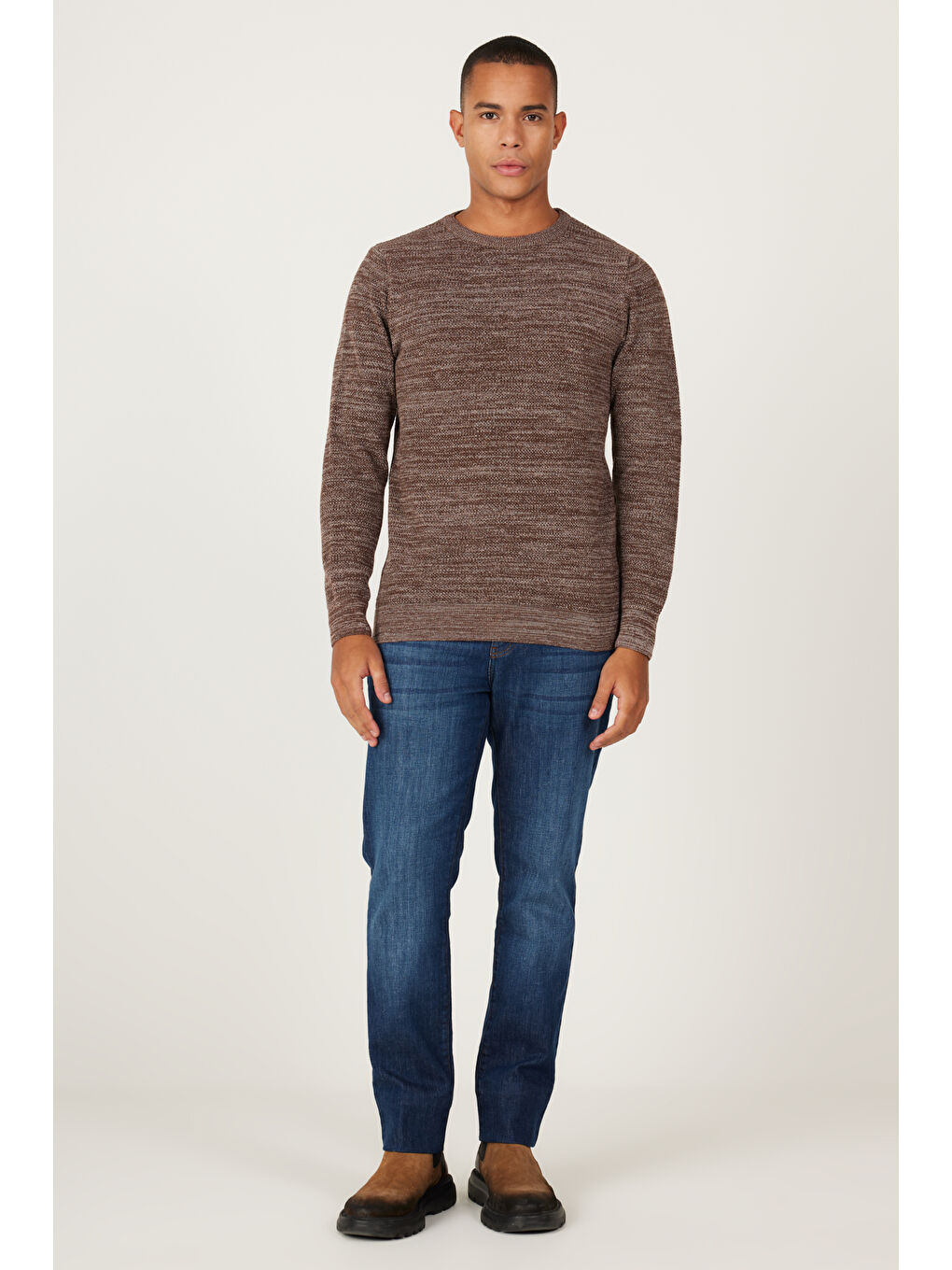 Kahverengi Erkek Kahve-Bej Recycle Standart Fit Normal Kesim Bisiklet Yaka Pirinç Örgü Desenli Triko-4