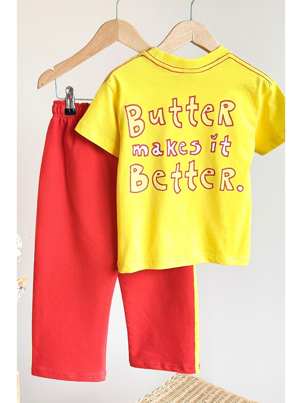Erkek Çocuk Pamuklu Sarı Tereyağı Baskılı T-Shirt Ve Kırmızı Eşofman Alt Üst Takım-2