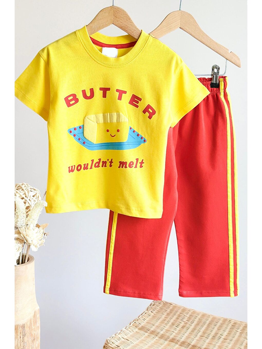 Erkek Çocuk Pamuklu Sarı Tereyağı Baskılı T-Shirt Ve Kırmızı Eşofman Alt Üst Takım-3