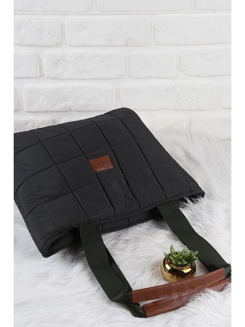 Siyah Kapitone Rahat Kullanım Omuz Çantası-1