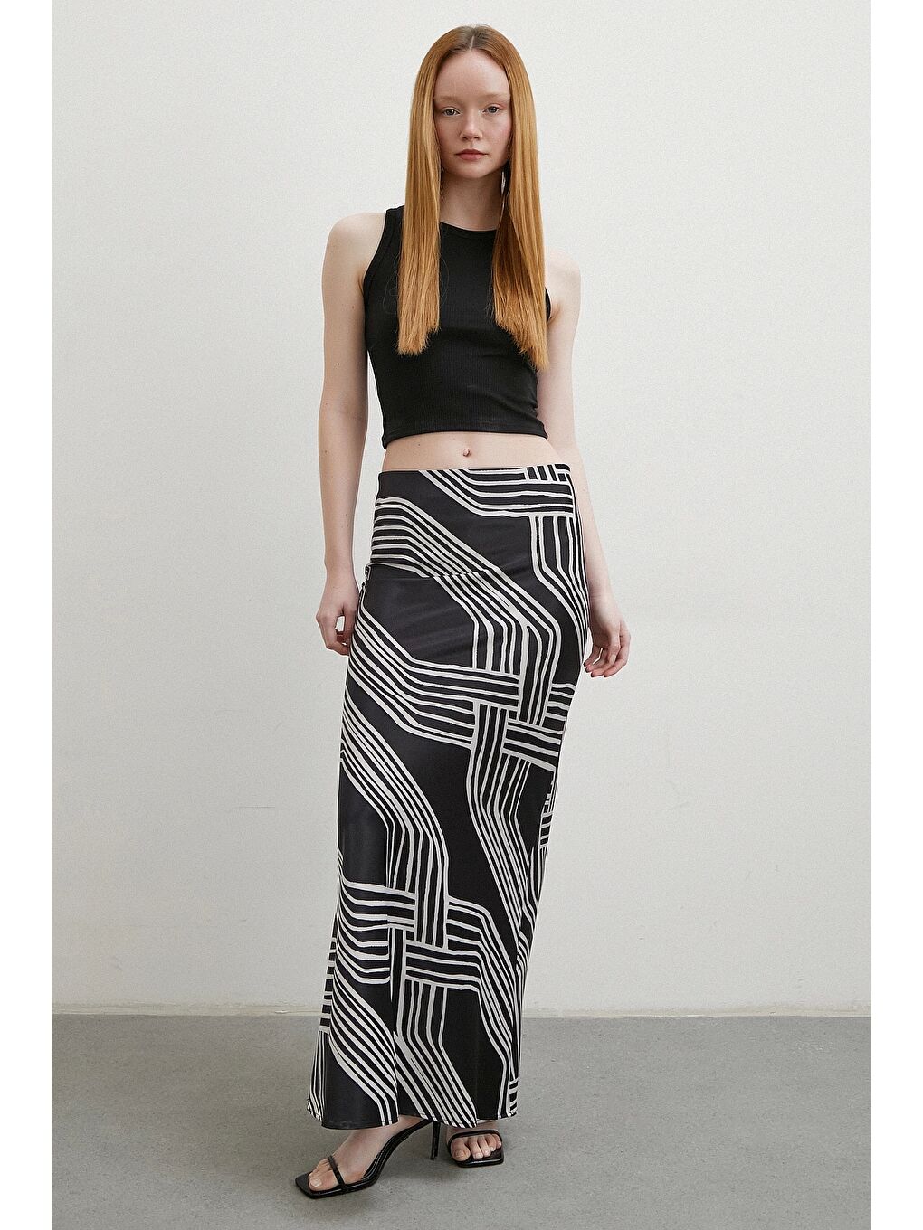 Desenli Maxi Verev Etek Siyah-1