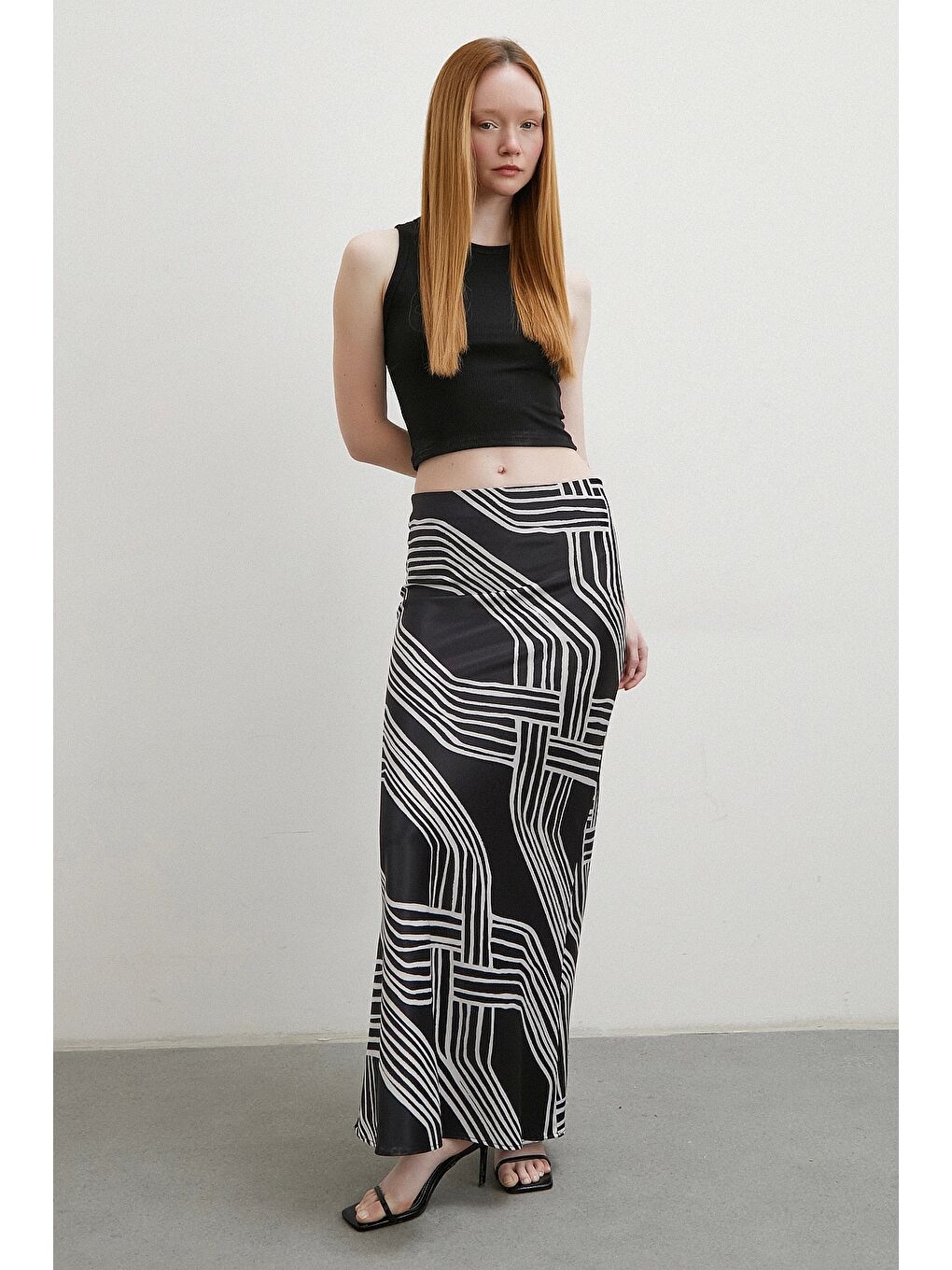 Desenli Maxi Verev Etek Siyah-2