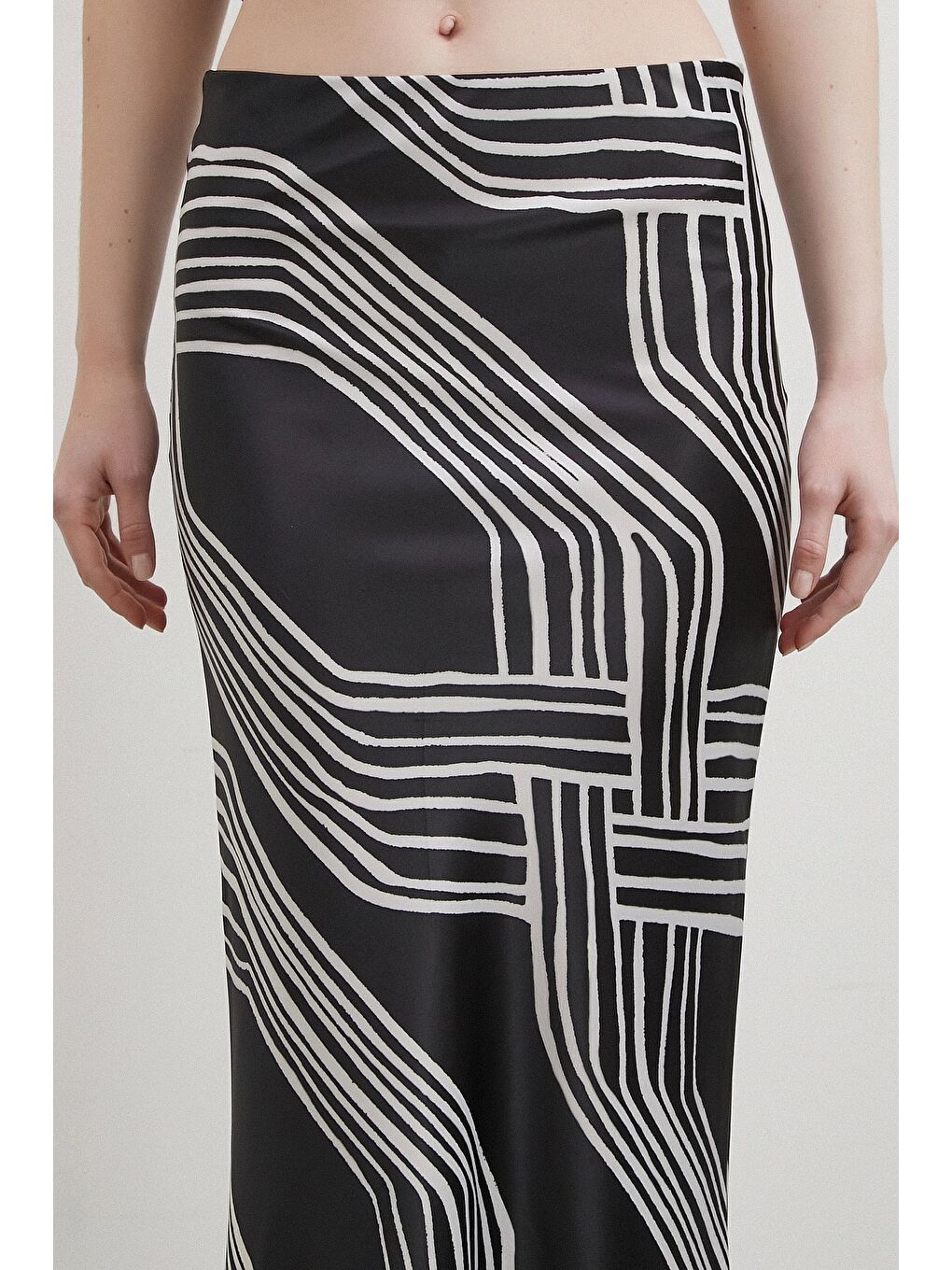 Desenli Maxi Verev Etek Siyah-3